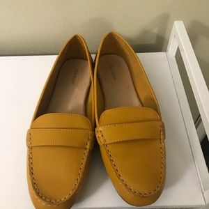 Flats, dress shoeshiner